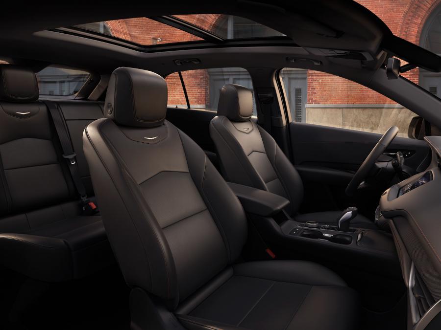 Интерьер Cadillac XT4 Sport 2018 года  (NA) (фото 7 из 61)